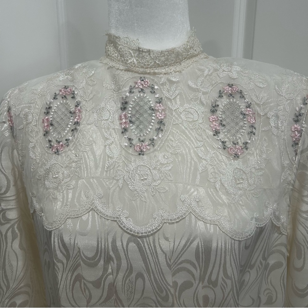 Vintage Victorian style midi dress womens size medium Cream Lacey renaissance - Picture 6 of 15
